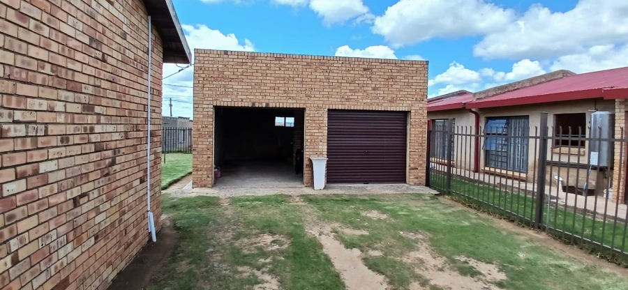 2 Bedroom Property for Sale in Bohlokong Free State